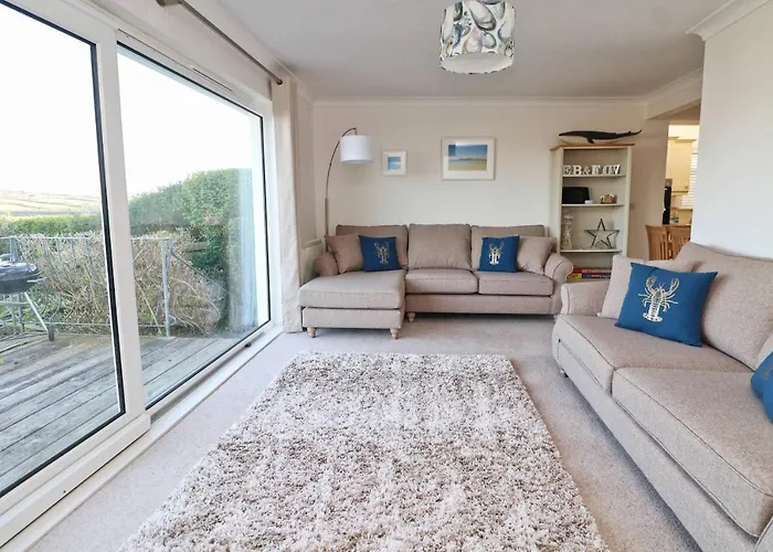 Holiday Home With Estuary Views, Parking & Balcony